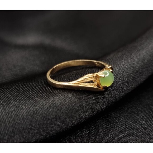 Vintage 14K Solid Gold Ring With Jade Gemstone Size 7 Elegant Delicate Jewelry - Picture 1 of 4